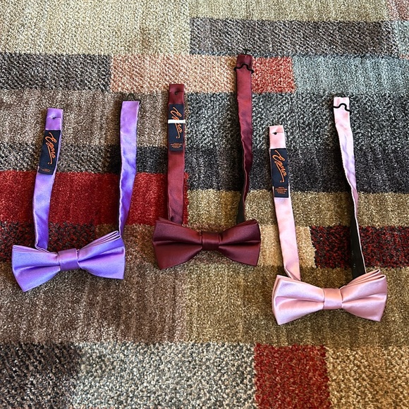 Three bow ties - Picture 1 of 2